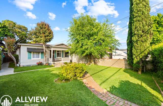 Inviting 2 Bed, 1 Bath Home Available Now in Eastside Costa Mesa! photos photos