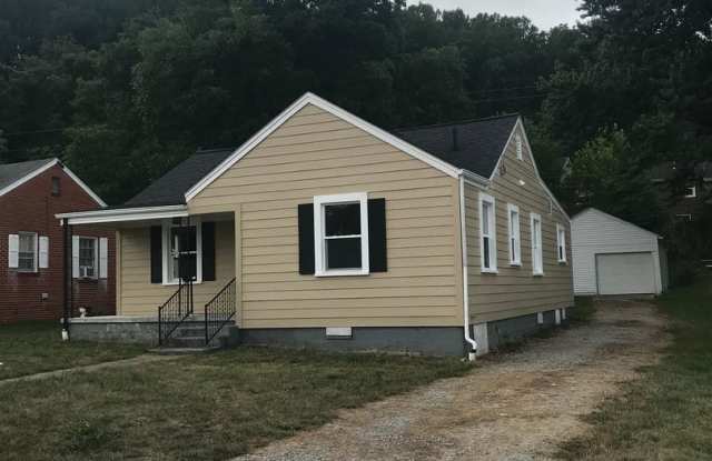 Radford, Four Bedroom Two Bath Home Available Now Gallery 4