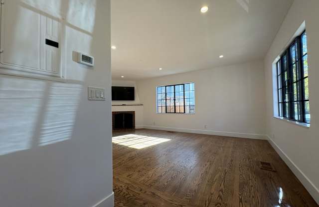 935 Waverley Street Gallery 3