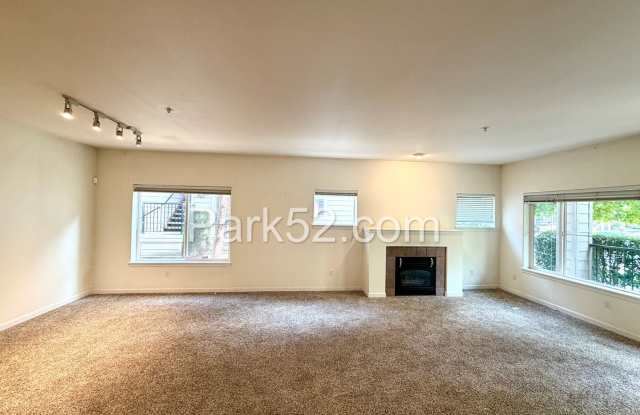 2 Bedroom Plus Office Condo in DuPont! Gallery 4