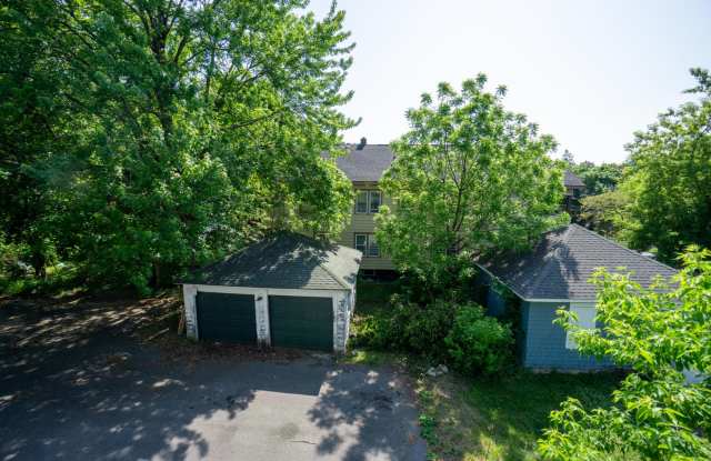 971 Lancaster Ave - Available 7/1/27 - Beautiful Duplex Within Walking Distance To Campus Gallery 4