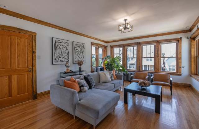 3819 N Sacramento Avenue Gallery 4