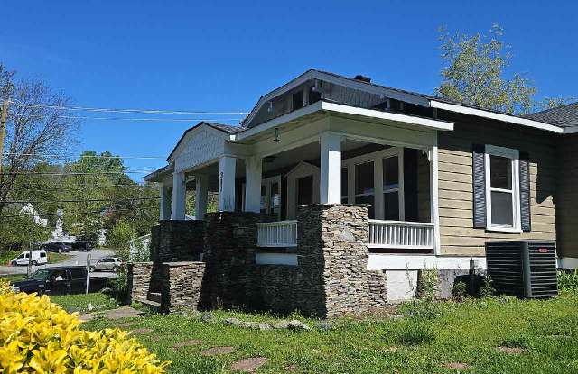 390 Harper Avenue photos photos