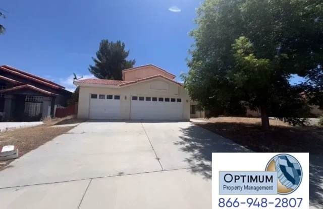 Spacious 4-Bedroom Home with Downstairs Bedroom & Brand-New Carpet photos photos