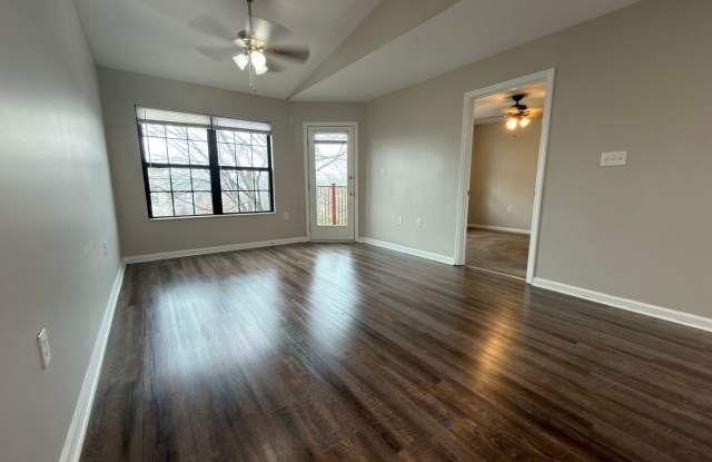 Great location withing walking distance to UT campus! photos photos