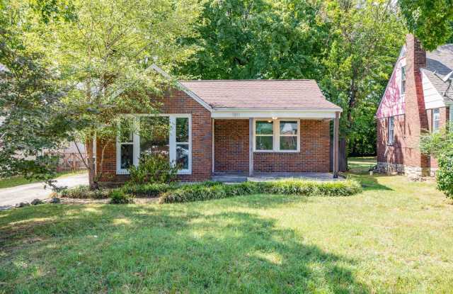Adorable WE-HO Cottage photos photos