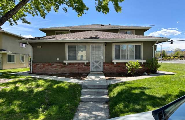 ONLY $1,500 PER MONTH FOR THIS SUPER CUTE , SPACIOUS 2 BEDROOM / 1 BATHROOM CONDO CENTRALLY LOCATED BY MEADOWOOD MALL photos photos