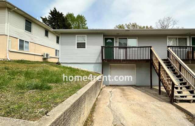 Adorable Duplex Home in KCK w/ Stainless Steel Appliances and Lots of Natural Light! photos photos