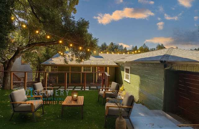 Elegant Modern Montclair Retreat Designed for Indoor-Outdoor Living - 2587 El Caminito Street, Oakland, CA 94611