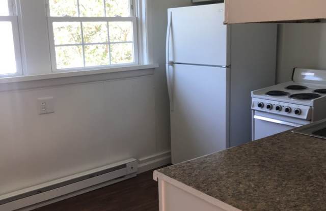 Section 8 Eligible-1st Floor Efficiency Room - South York City Gallery 3