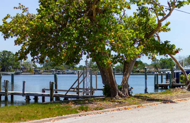 417 41st Ave S - 417 41st Avenue South, St. Petersburg, FL 33705 417 41st Ave S - 417 41st Avenue South, St. Petersburg, FL 33705