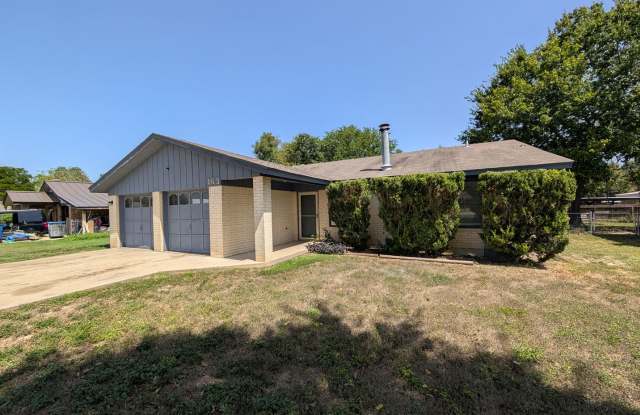 On a Cul -de-Sac/ Fireplace / No Carpet / Large Covered Back Patio / NBISD Gallery 1