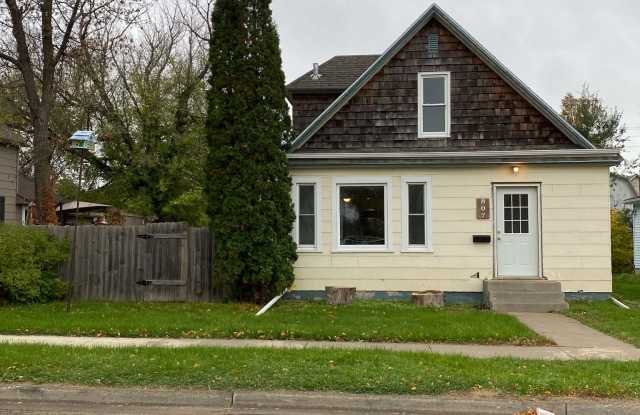 807 4th Avenue Northeast Gallery 1