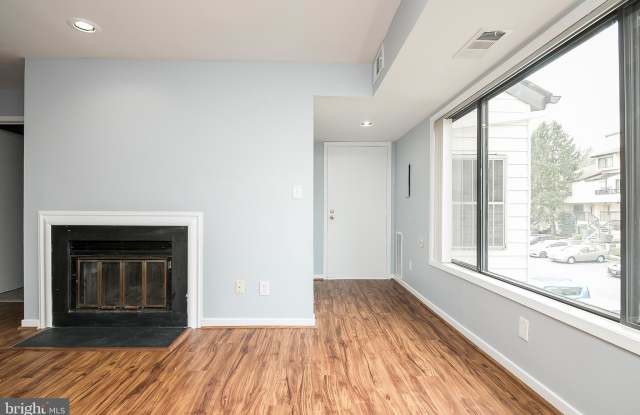 9714 HELLINGLY PLACE Gallery 3