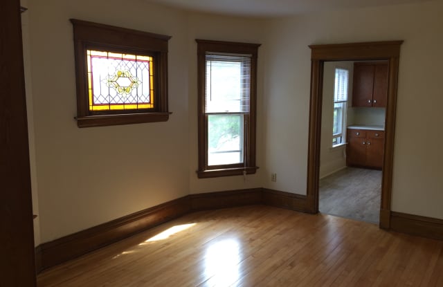 2939 Girard Ave N # 2 Gallery 3