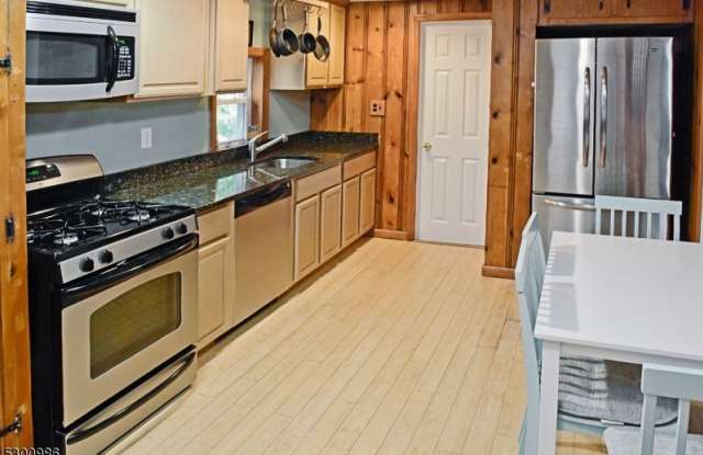 16 Whitfield Pl Gallery 4