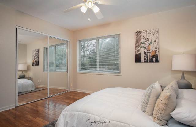Charming 2 bedroom 1 bath Gallery 3