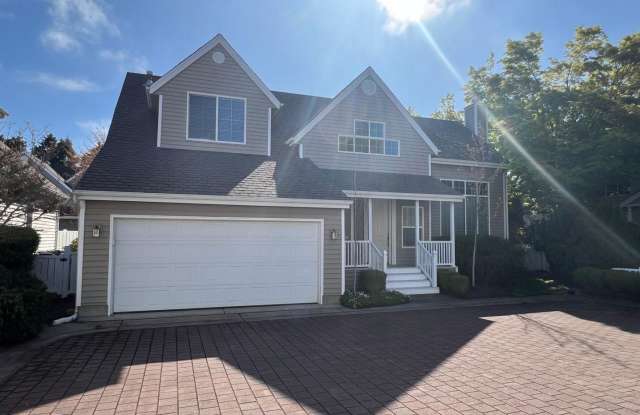 Beautiful 3 Bedroom/ 2.5 Bath Home- available NOW Gallery 2