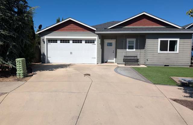 Newer 3 Bedroom 2 Bathroom Home in a Nice Neighborhood photos photos