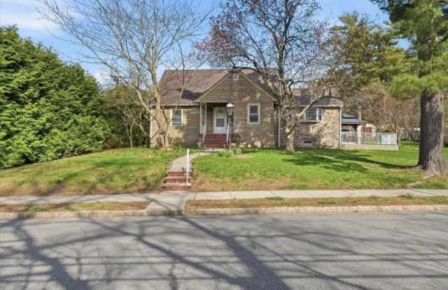 95 Sycamore Ave photos photos