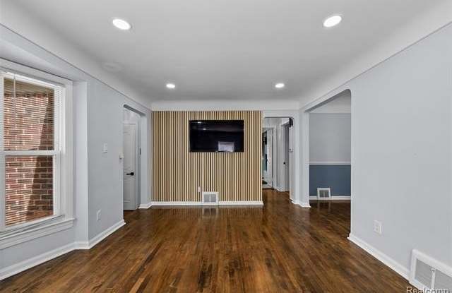 8478 Hazelton Street Gallery 4