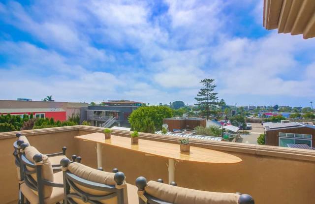Stunning Solana Townhome - Gourmet Kitchen, Peek Ocean Views, Fully Furnished photos photos