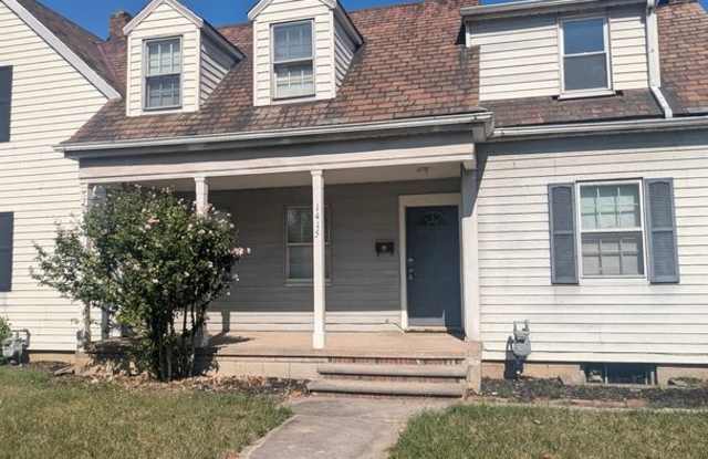 2 bedroom Side by Side Duplex - 1415 E Street, Lorain, OH 44052