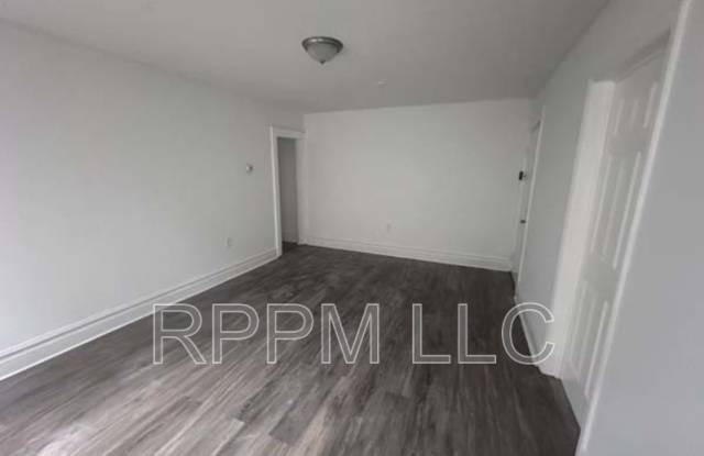 49 Fabyan Pl, # 2L Gallery 2