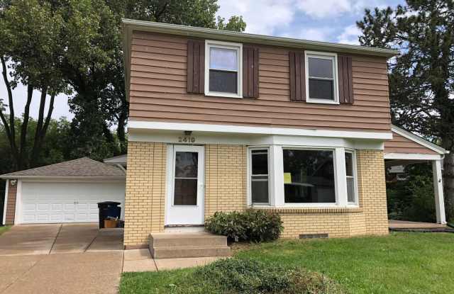Spacious Home In Great Neighborhood! - 2419 28th Avenue, Rock Island, IL 61201 Spacious Home In Great Neighborhood! - 2419 28th Avenue, Rock Island, IL 61201