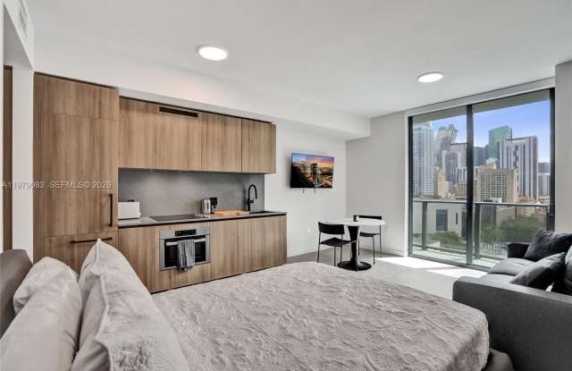 151 NE 5 photos photos 151 NE 5 photos photos