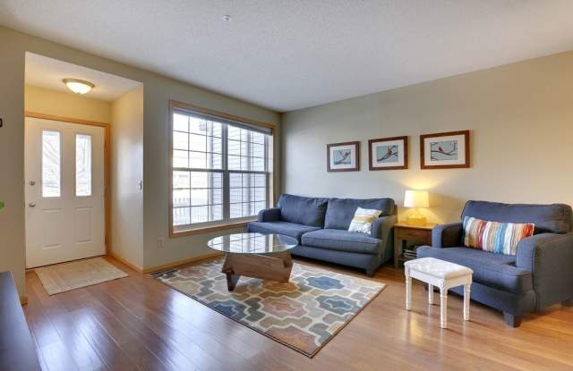 Beautiful 2-Bedroom, 1.5-Bathroom Townhome in Plymouth Available 11/15/24! - 3635 Lawndale Lane North, Plymouth, MN 55446
