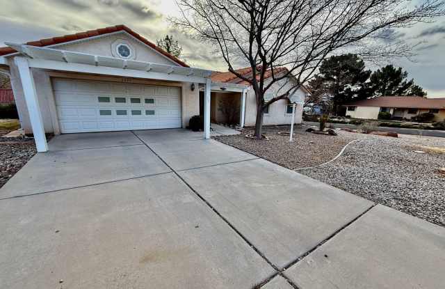 3-BR Home with Garage and Fenced Yard in Bloomington - 2695 Tusher Circle, St. George, UT 84790