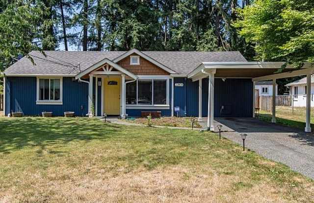 Tastefully Updated 3bd 1 bath home with large yard! photos photos