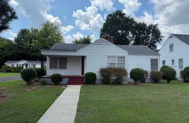 Cute 3 Bed 1 Bath House! Available Now! Call to Schedule a Tour! photos photos