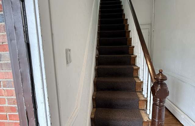 182 Farnham Avenue Gallery 4