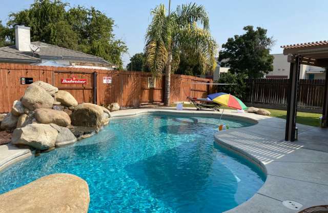 Best Deal in SW Bakersfield. Fully furnished home with a Pool photos photos