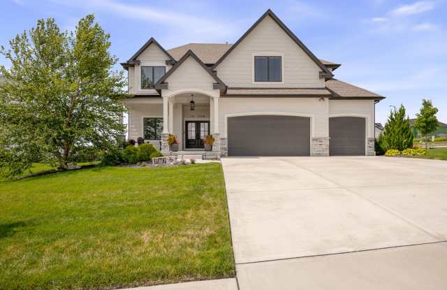 {11508} Stunning Two Story in Cedar Creek Available Immediately! Gallery 1