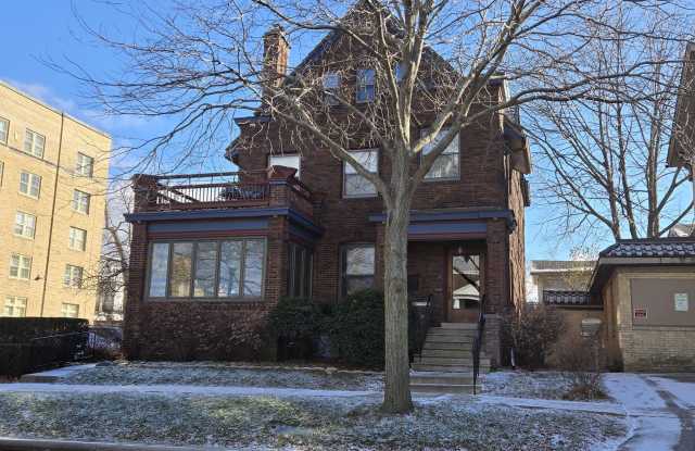 Charming 2 Bedroom in Downtown Madison with flexible move-in date - 25 Langdon Street, Madison, WI 53703