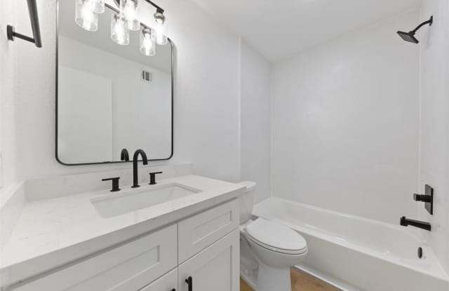 815 Lyle West Avenue - C Gallery 4