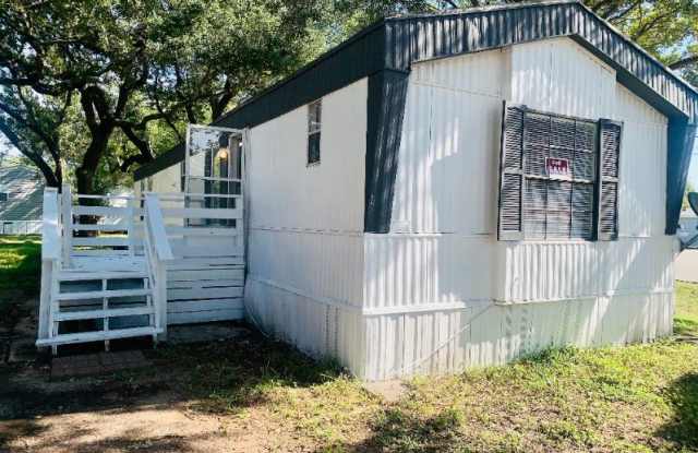 1600 Maint St 1 - 1600 Main Street, La Marque, TX 77568