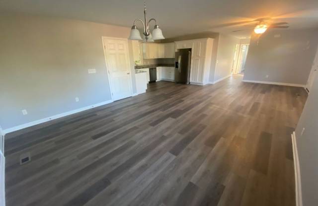 Ranch Style, Two Bedroom House in Donelson! Gallery 4
