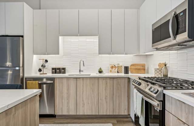 4601 N Marine Dr Gallery 3