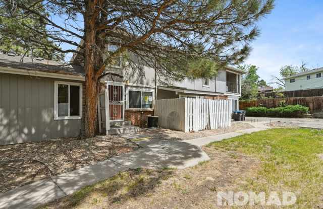 Charming 2BR Townhome in Aurora photos photos