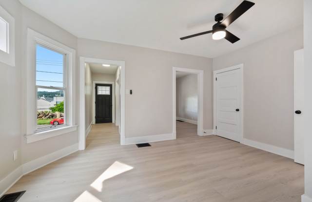 Stunning 3 bedroom home in Ambridge available October 1! Gallery 4