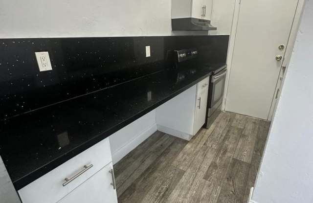 Modern Apartments Near Jackson Hospital: 1-3 Bedroom Options photos photos