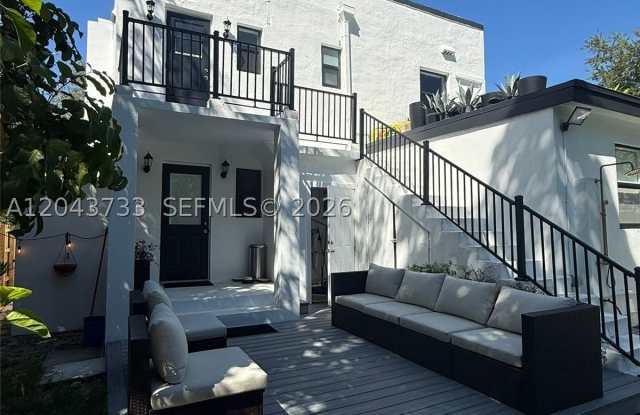 528 NE 70th St photos photos