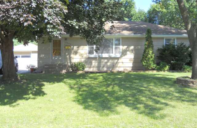 2905-32ND photos photos