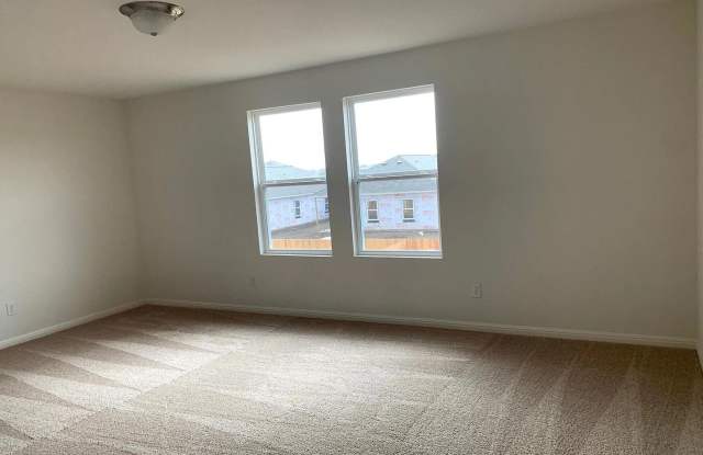 Room in 4 Bedroom Home in Kyle Gallery 3