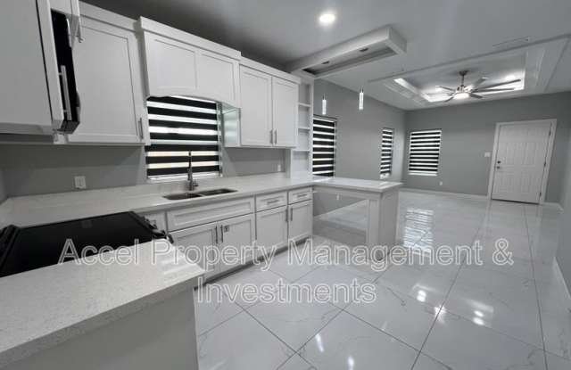 1122 Country Club Drive Gallery 2