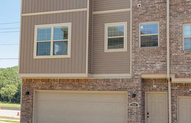 Updated 3-bedroom 2.5 bath Townhome in Fayetteville!! NEAR CAMPUS!!!! photos photos